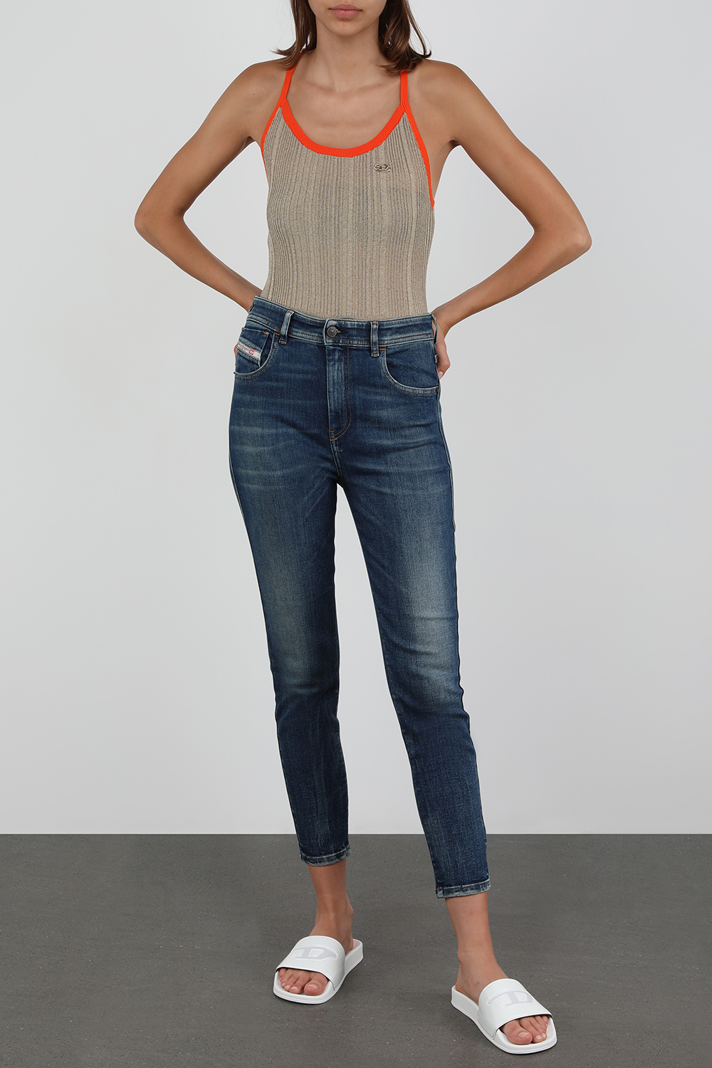 גופיה סרוגה בגווני זהב ואדום